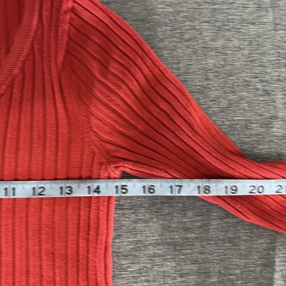 White House Black Market Women’s Size Large Ribbed Burnt Orange V Neck Sweater - Picture 4 of 5